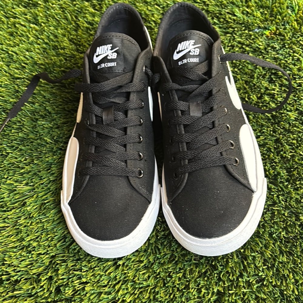 Nike SB Blazer Court Black and White Shoes Size 6